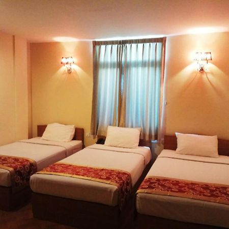 Pleasure View Hotel ヤンゴン エクステリア 写真