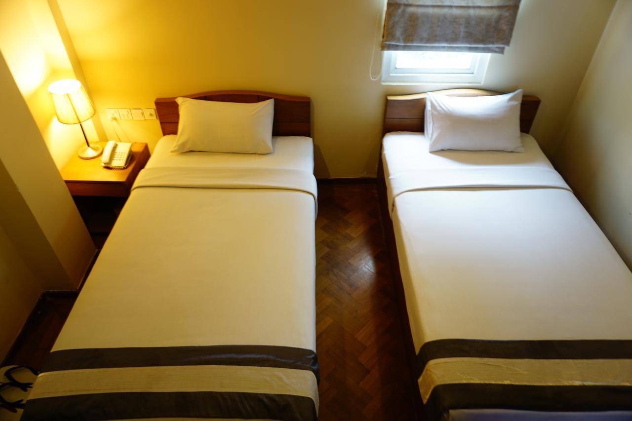 Pleasure View Hotel ヤンゴン エクステリア 写真